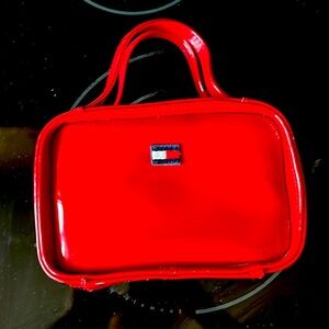 90s / Early Y2K era vintage Red faux patent leather Tommy Hilfiger bag! ♥️😍